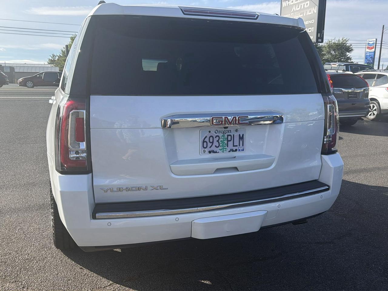 GMC Yukon XL Denali 4WD 2017