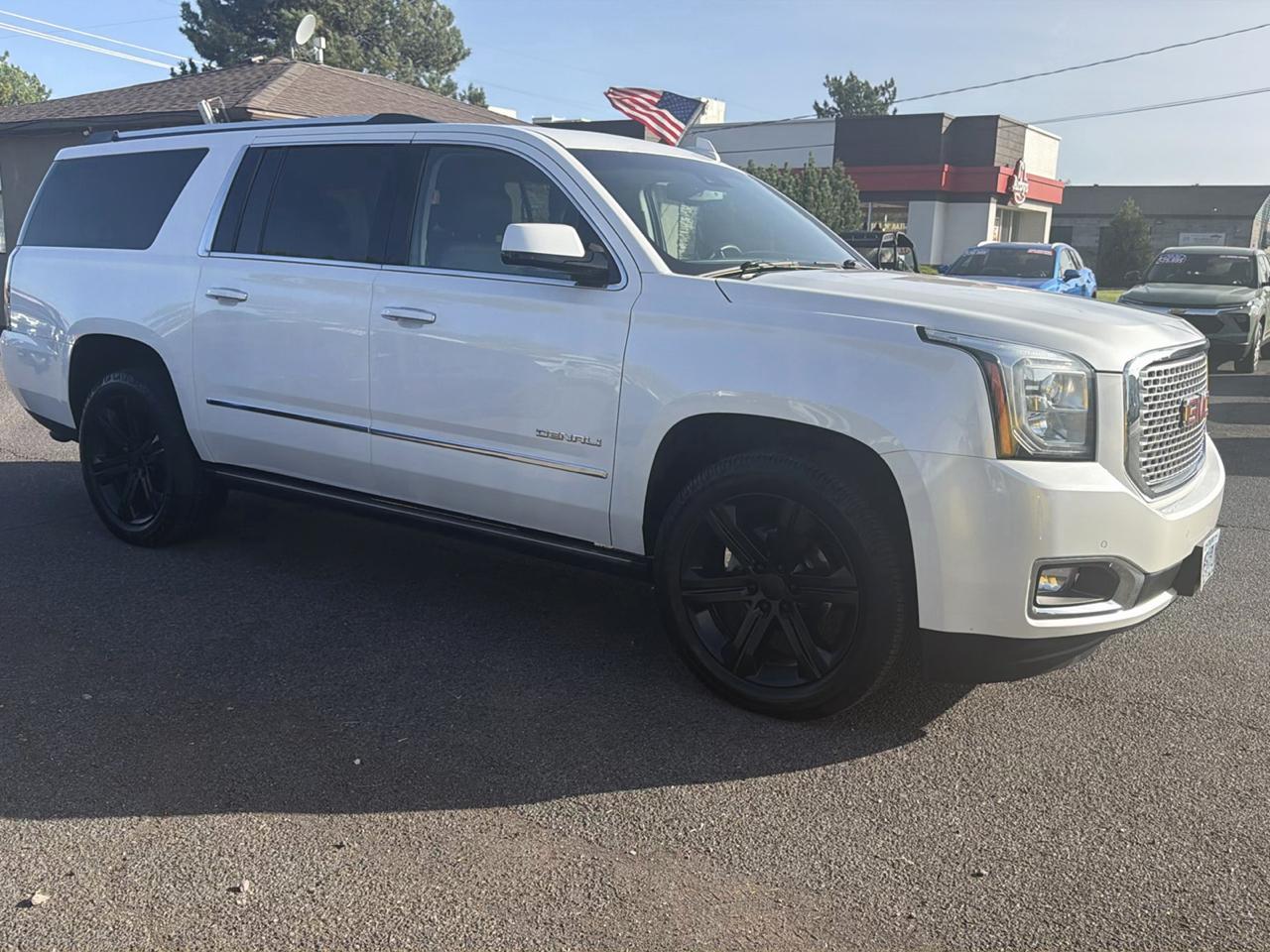GMC Yukon XL Denali 4WD 2017