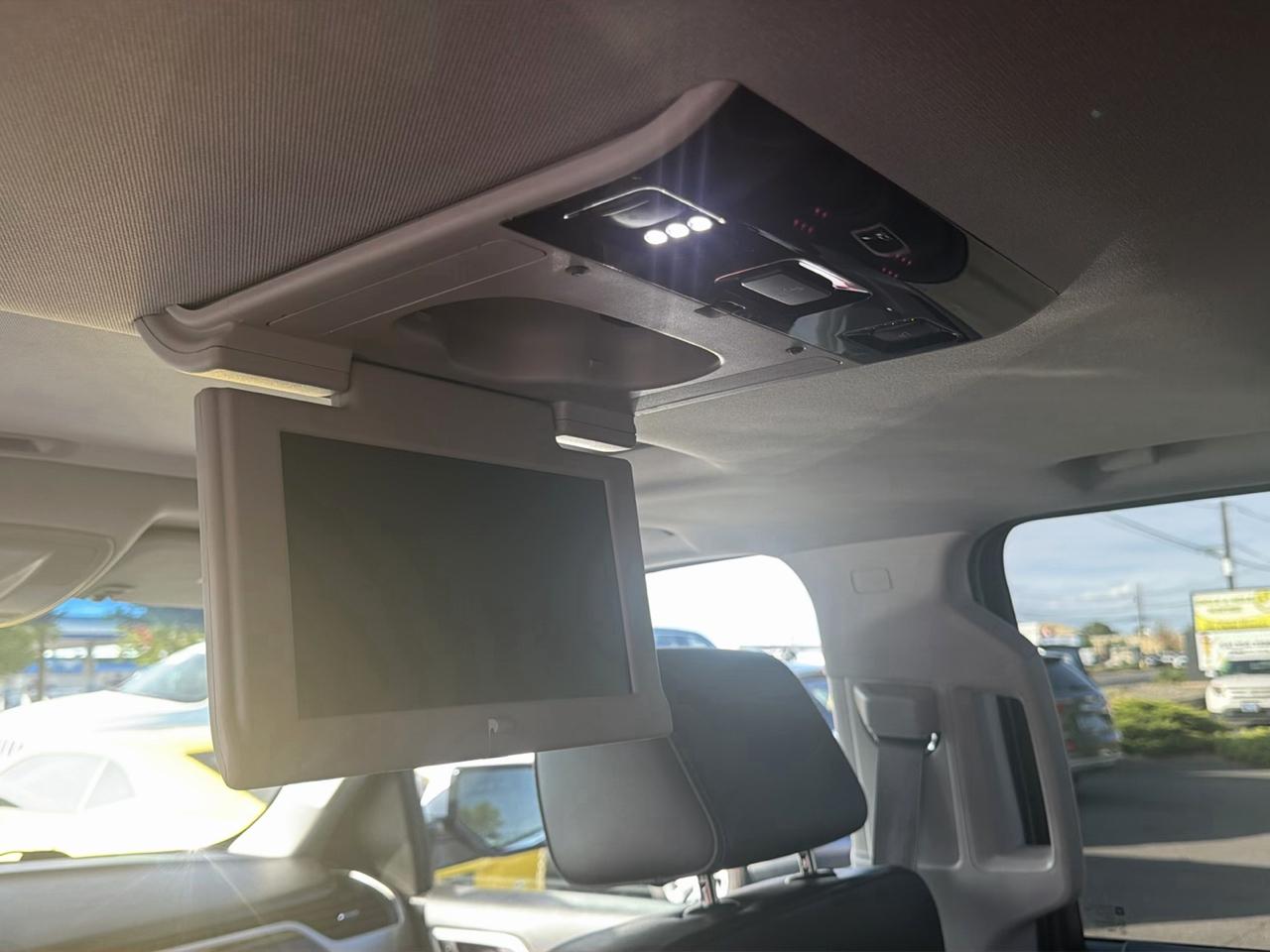 GMC Yukon XL Denali 4WD 2017