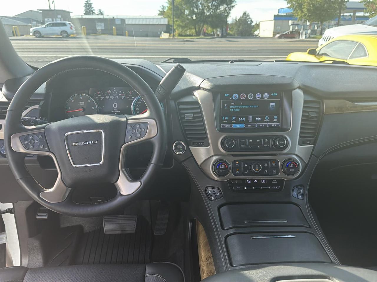 GMC Yukon XL Denali 4WD 2017