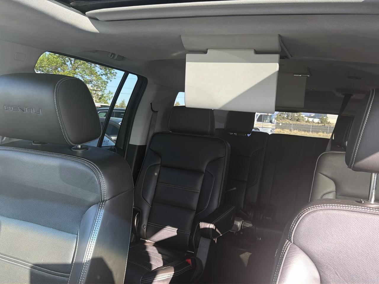 GMC Yukon XL Denali 4WD 2017