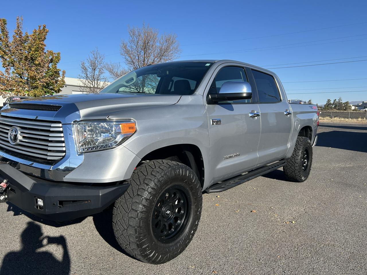 Toyota Tundra Limited 5.7L CrewMax 4WD 2015