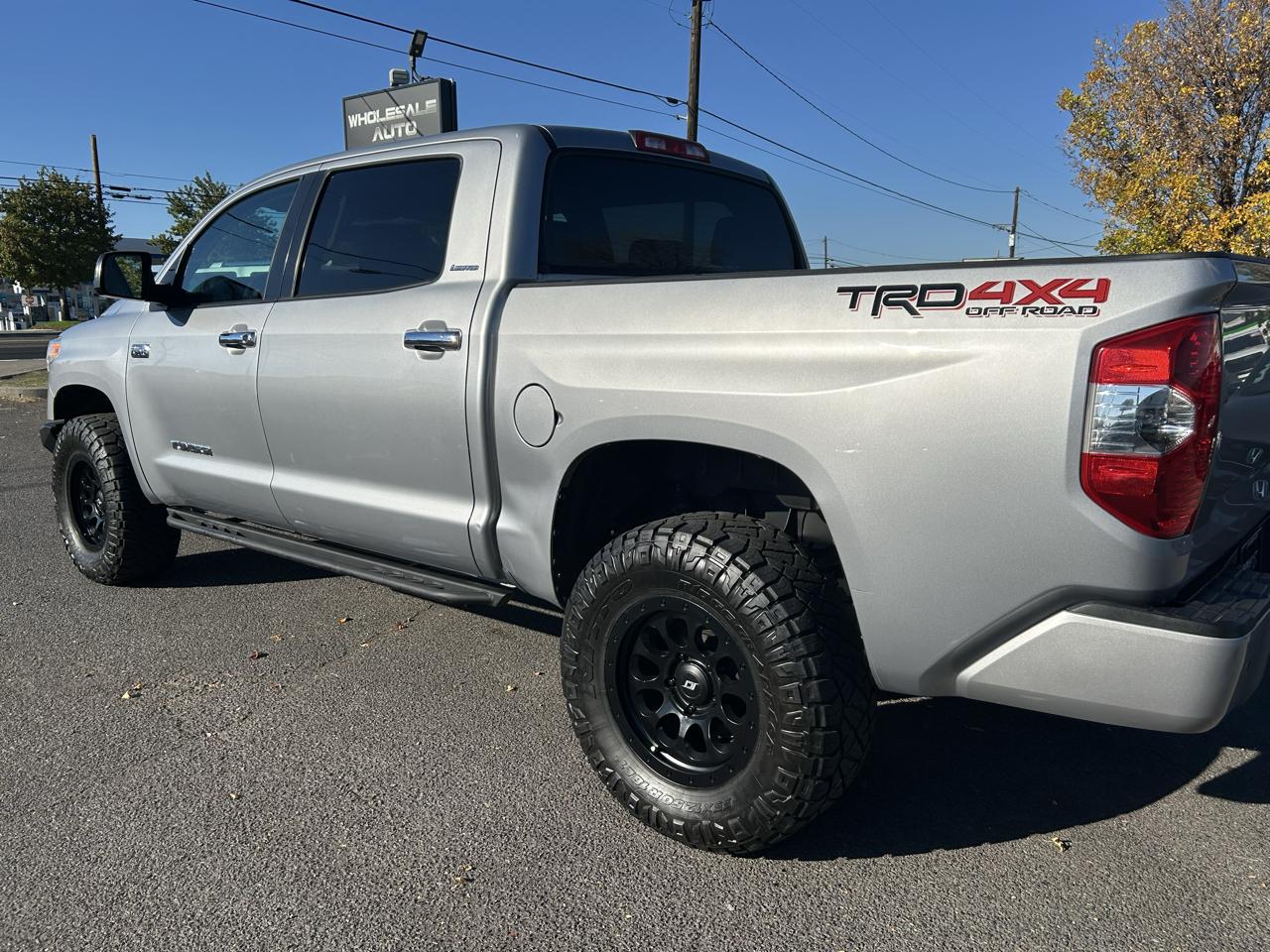 Toyota Tundra Limited 5.7L CrewMax 4WD 2015