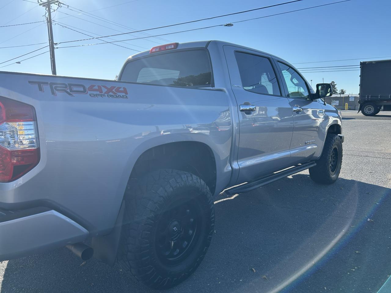 Toyota Tundra Limited 5.7L CrewMax 4WD 2015