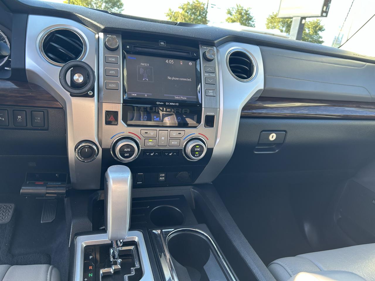 Toyota Tundra Limited 5.7L CrewMax 4WD 2015