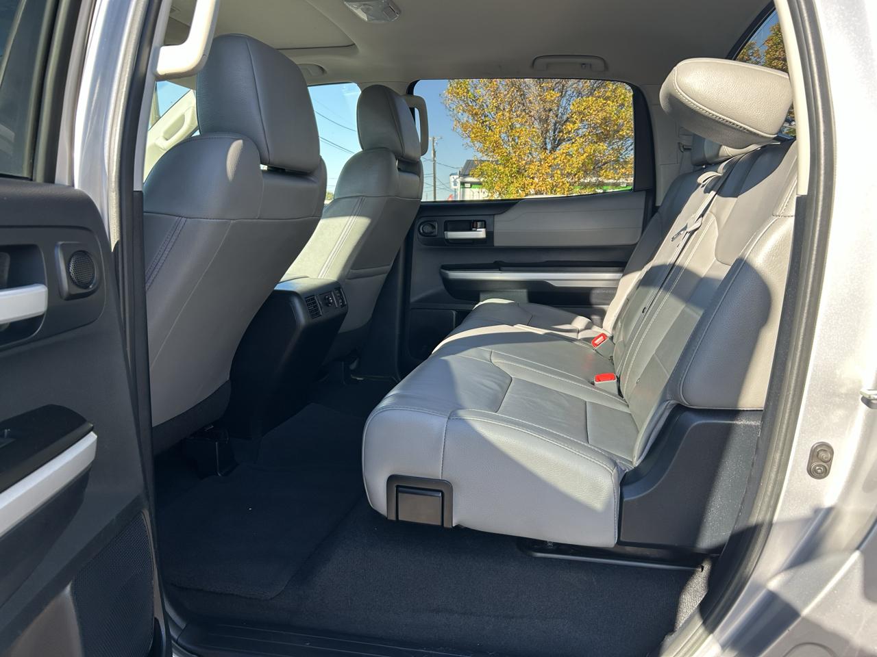 Toyota Tundra Limited 5.7L CrewMax 4WD 2015
