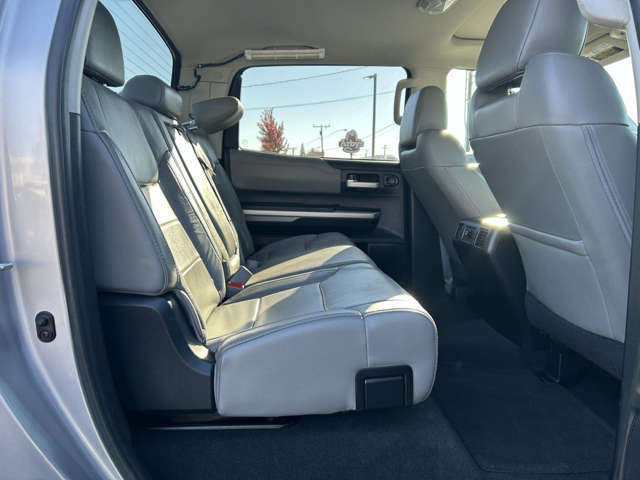 Toyota Tundra Limited 5.7L CrewMax 4WD 2015