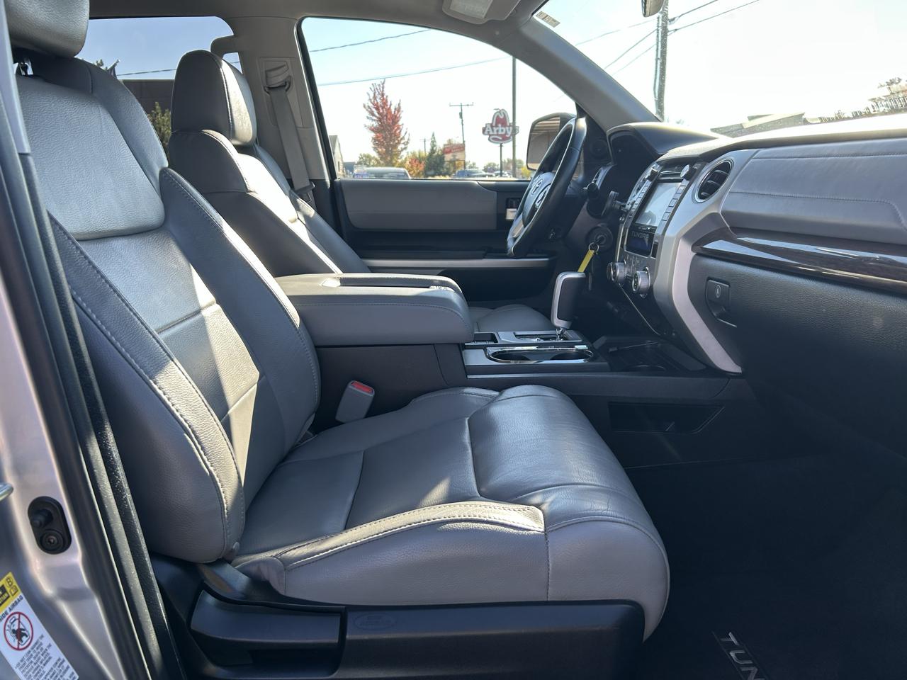 Toyota Tundra Limited 5.7L CrewMax 4WD 2015