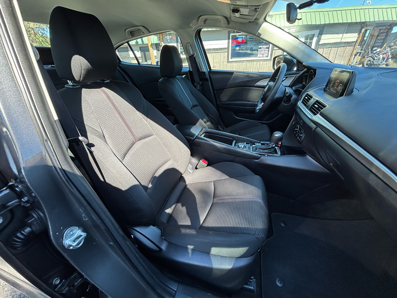 2017 Mazda Mazda3 i Sport photo 2