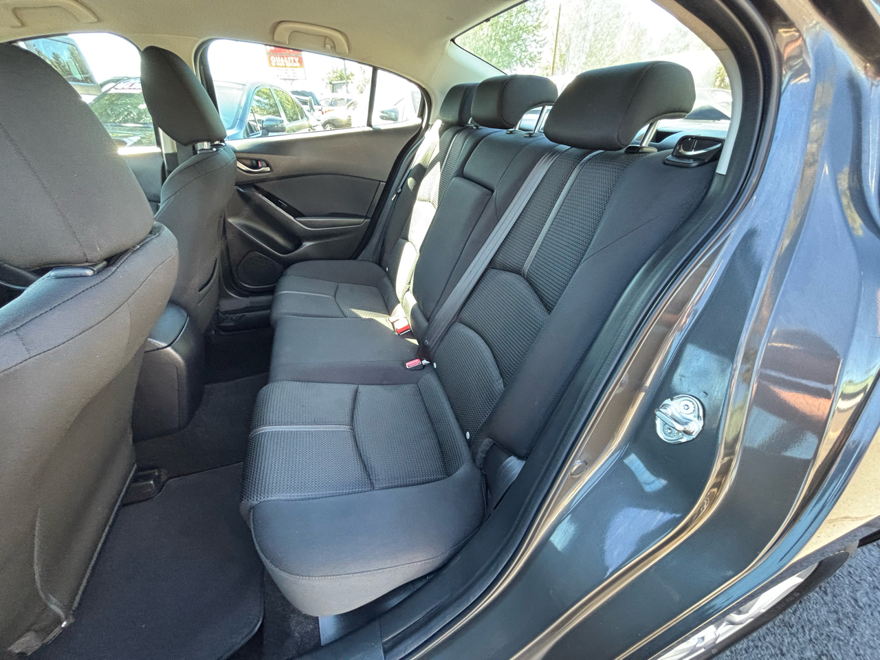 2017 Mazda Mazda3 i Sport photo 3