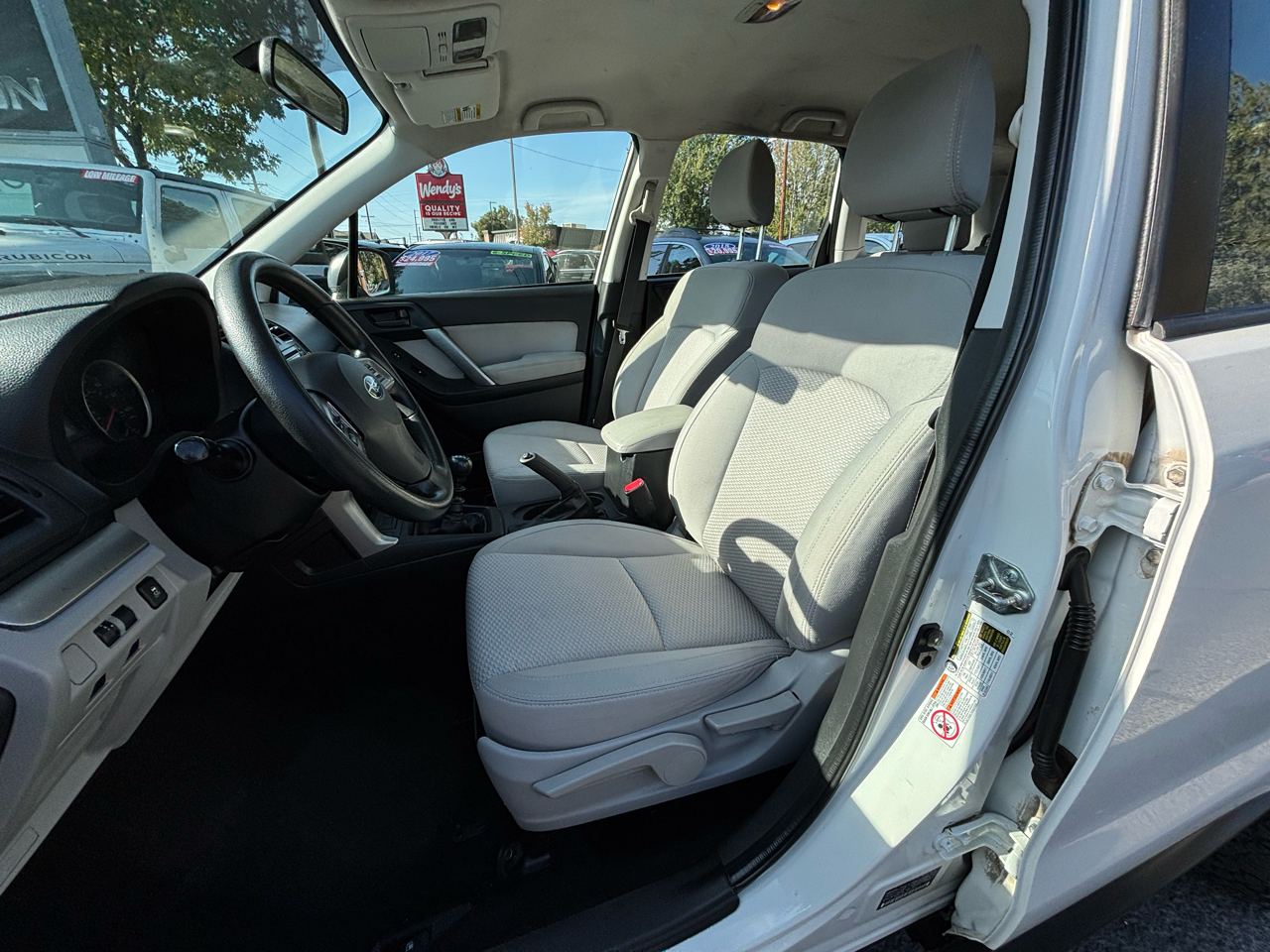 2014 Subaru Forester 2.5i photo 3