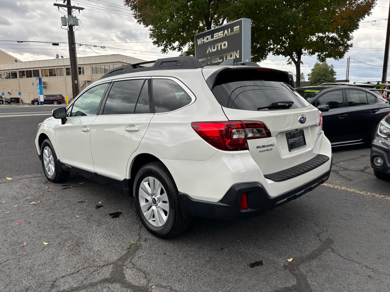 2018 Subaru Outback 2.5i Premium photo 2