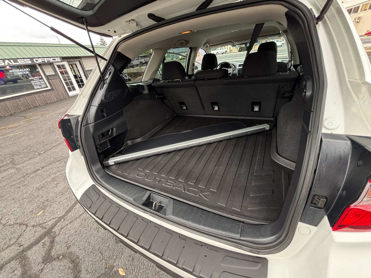 2018 Subaru Outback 2.5i Premium photo 10
