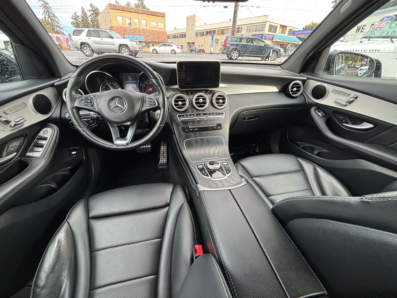 2019 Mercedes Benz GLC 300 4MATIC photo 2