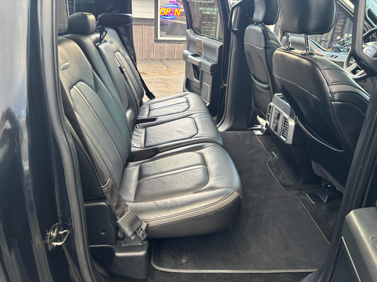 Ford F-150 4WD SuperCrew 145" Platinum 2015