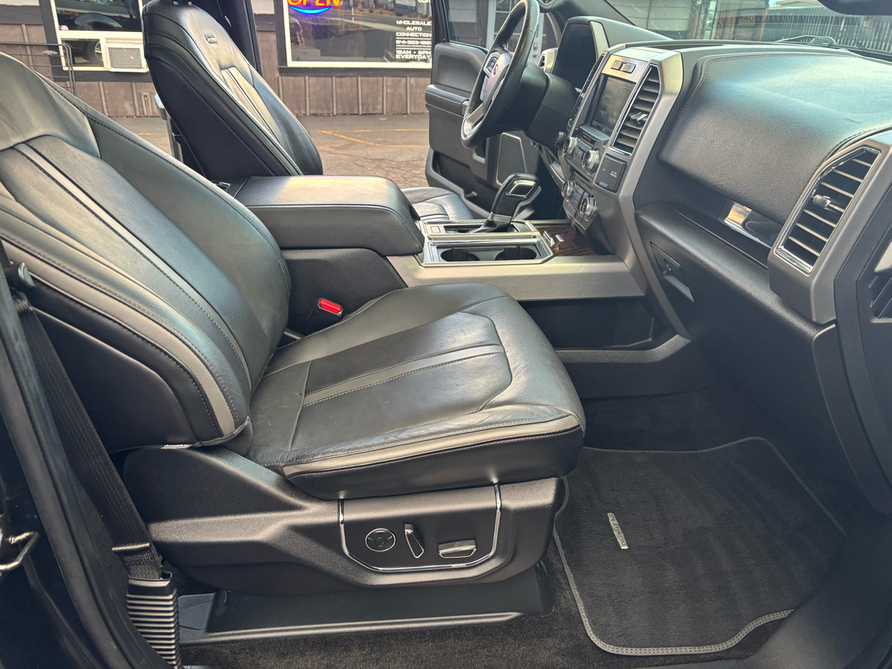 Ford F-150 4WD SuperCrew 145" Platinum 2015