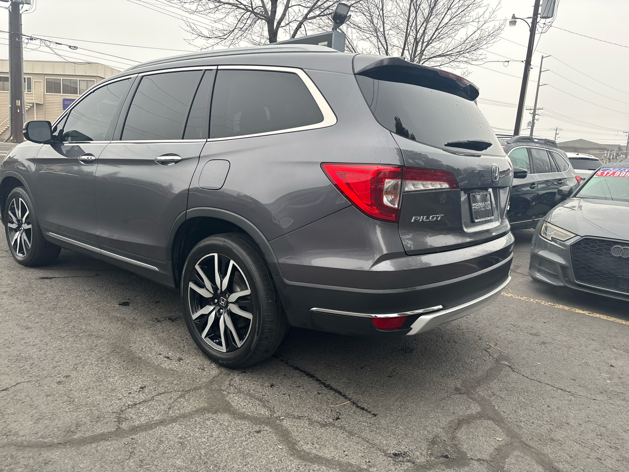 Honda Pilot Touring w/Rear Captain's Chairs AWD 2019