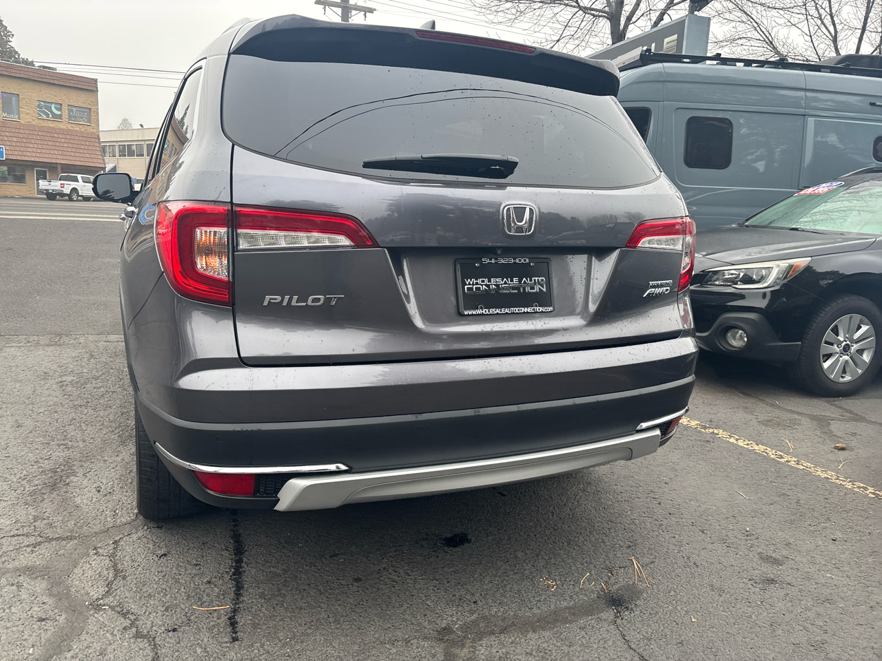 Honda Pilot Touring w/Rear Captain's Chairs AWD 2019