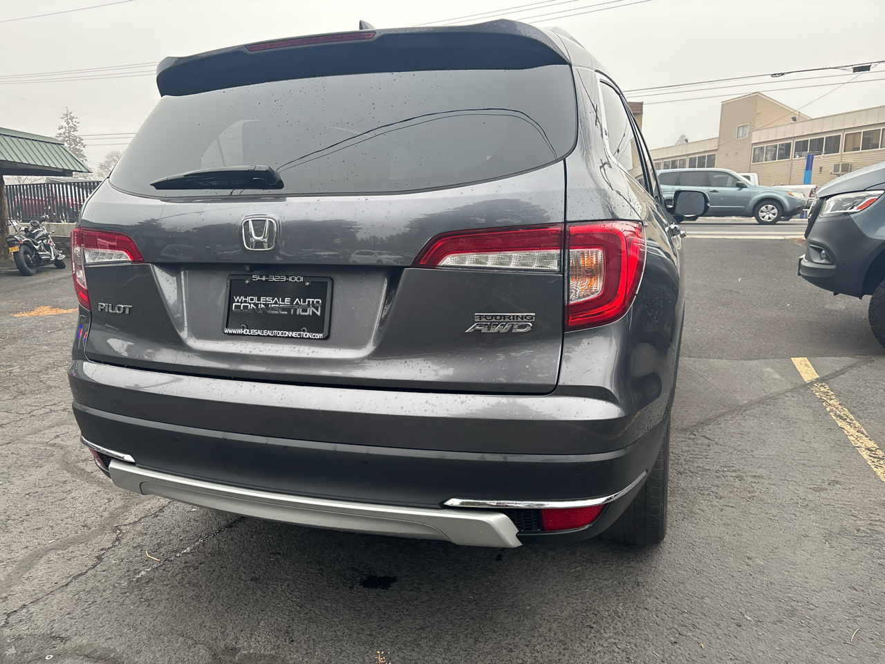 Honda Pilot Touring w/Rear Captain's Chairs AWD 2019