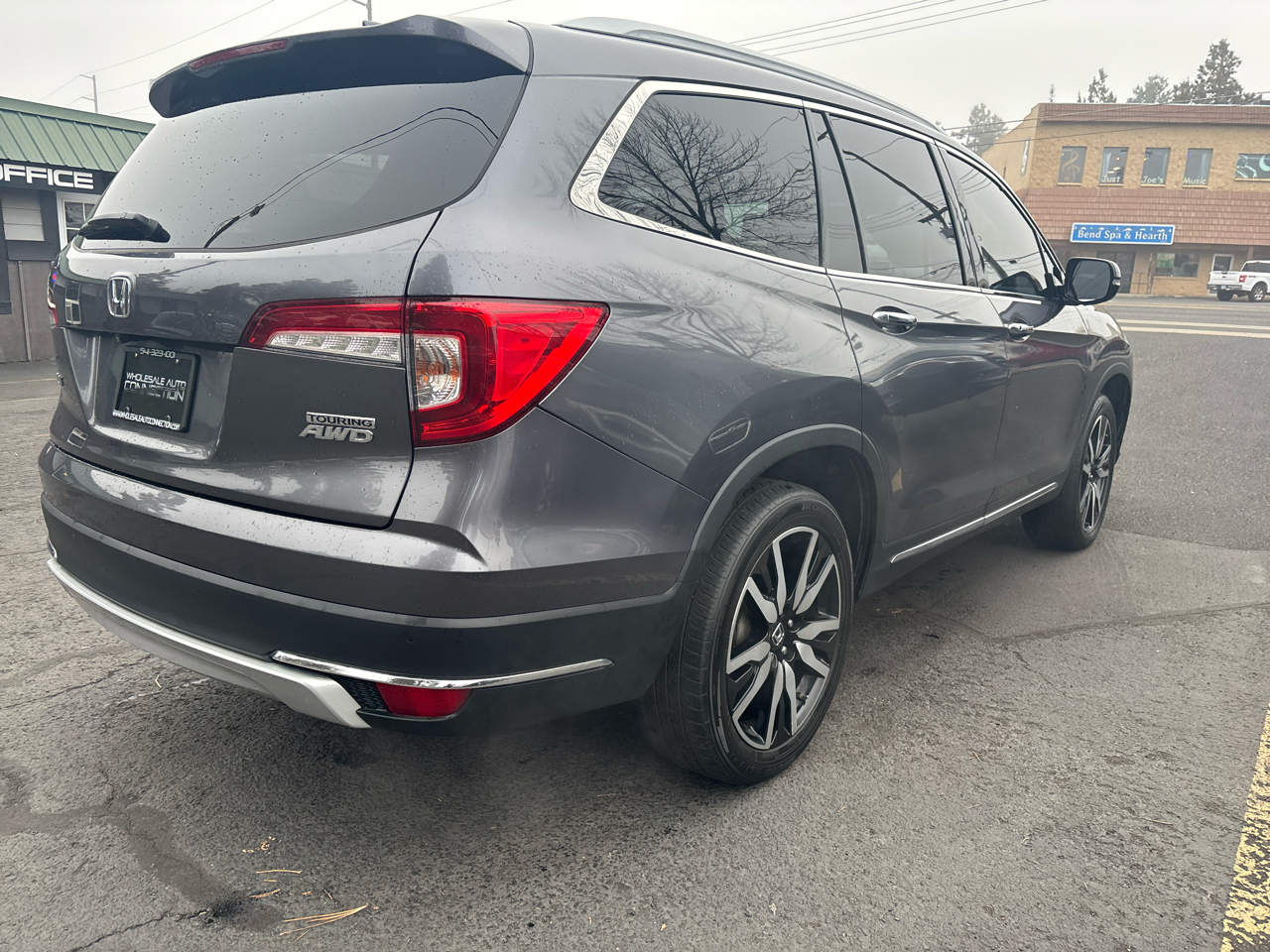 Honda Pilot Touring w/Rear Captain's Chairs AWD 2019