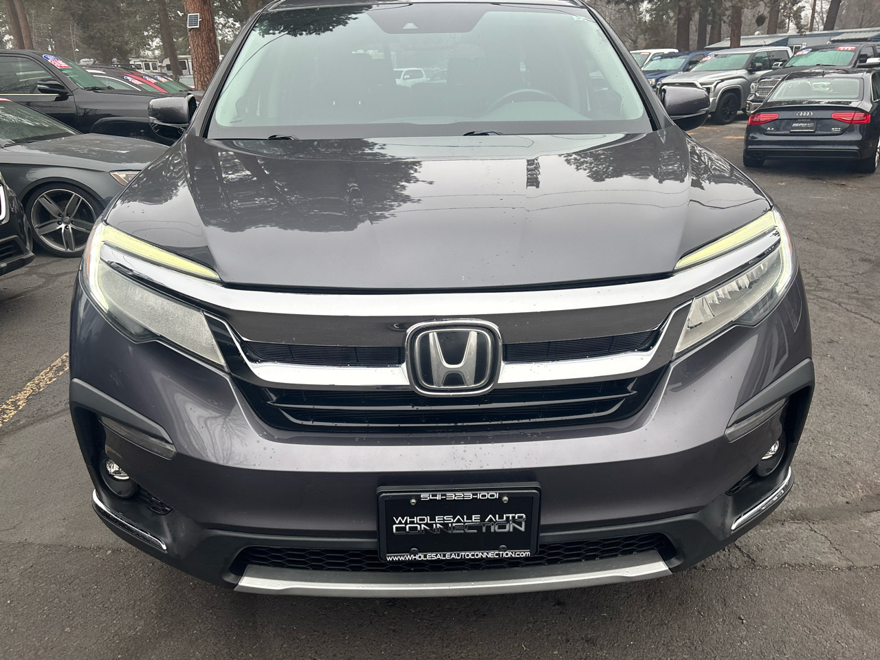 Honda Pilot Touring w/Rear Captain's Chairs AWD 2019