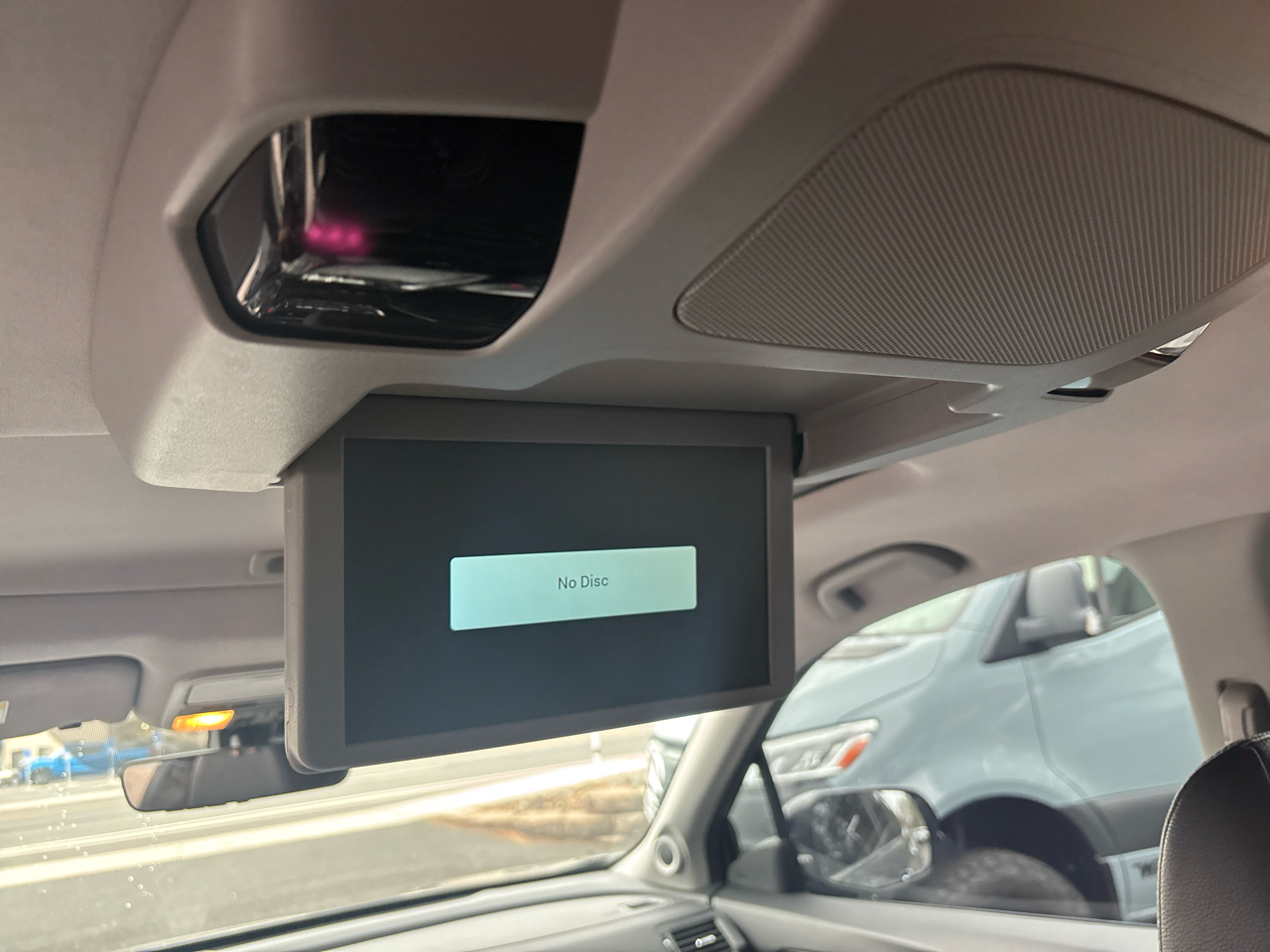 Honda Pilot Touring w/Rear Captain's Chairs AWD 2019