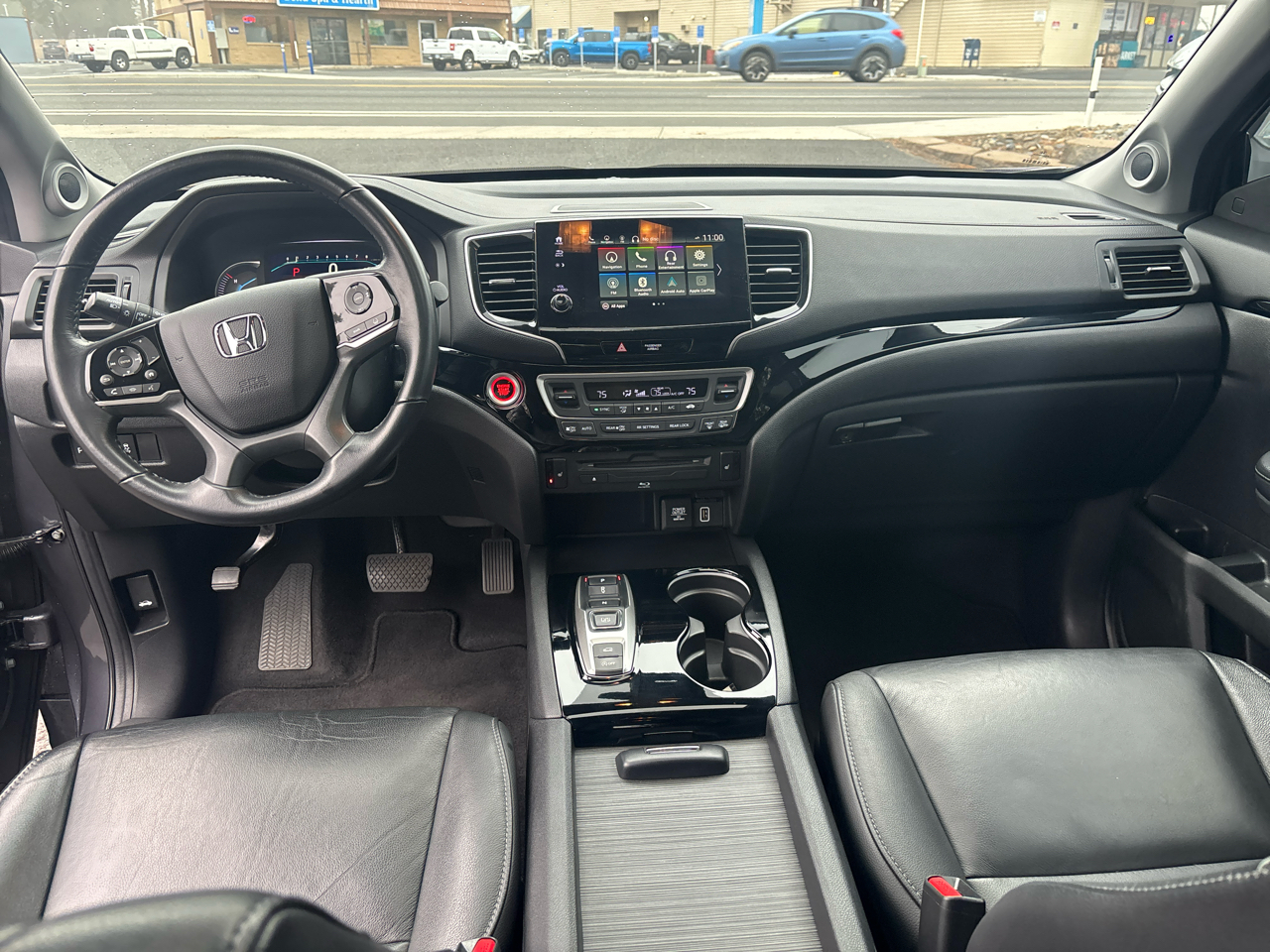 Honda Pilot Touring w/Rear Captain's Chairs AWD 2019