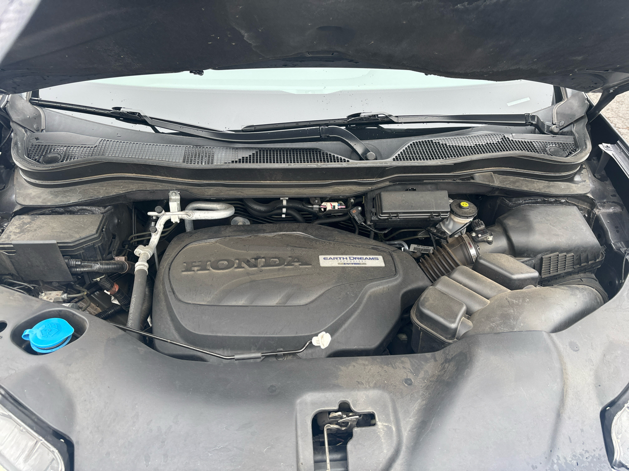 Honda Pilot Touring w/Rear Captain's Chairs AWD 2019