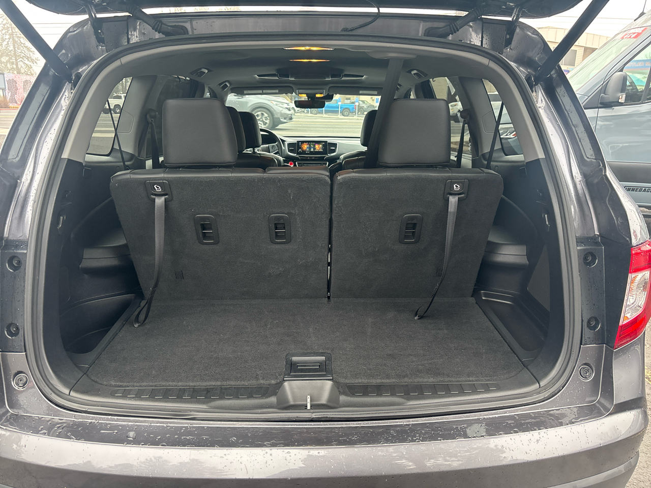 Honda Pilot Touring w/Rear Captain's Chairs AWD 2019