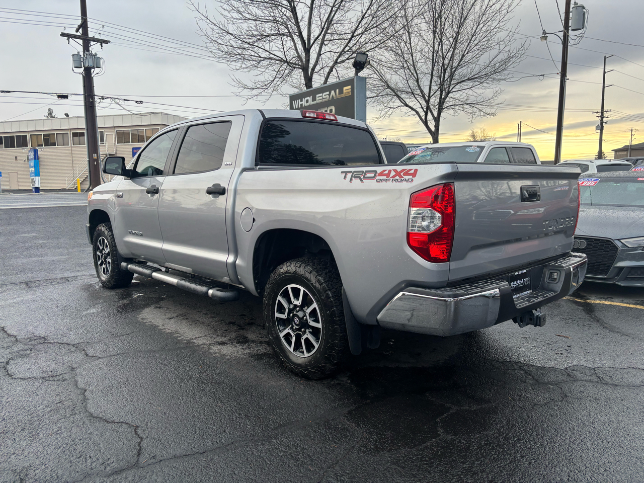 Toyota Tundra SR5 5.7L V8 CrewMax 4WD 2016