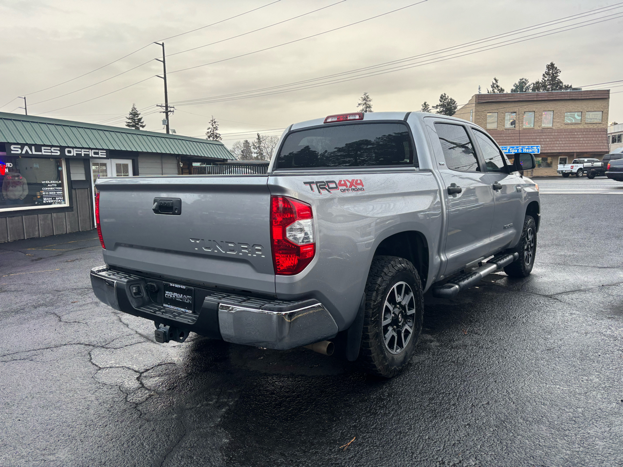 Toyota Tundra SR5 5.7L V8 CrewMax 4WD 2016