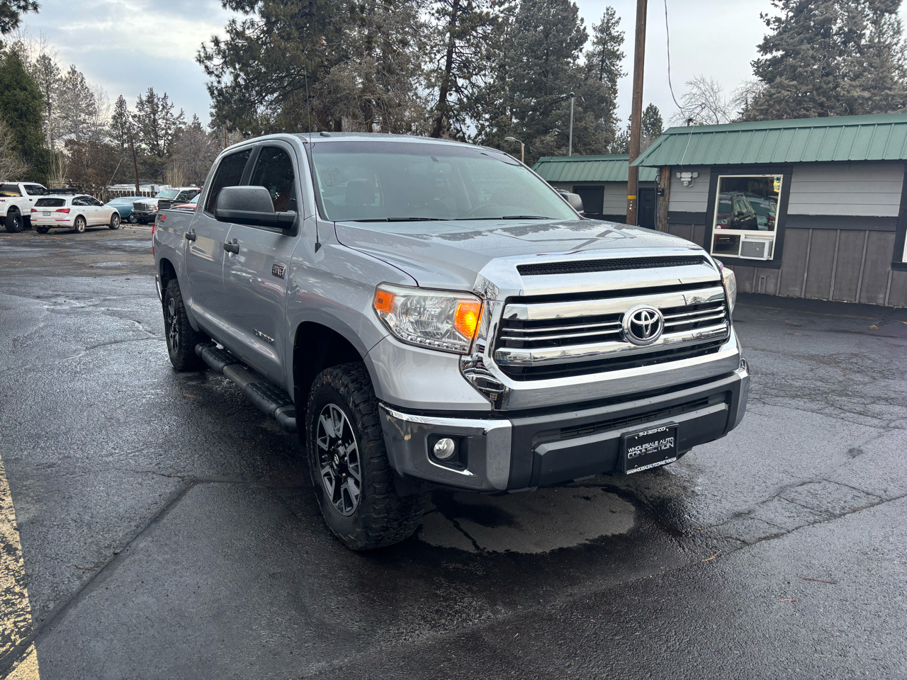 Toyota Tundra SR5 5.7L V8 CrewMax 4WD 2016