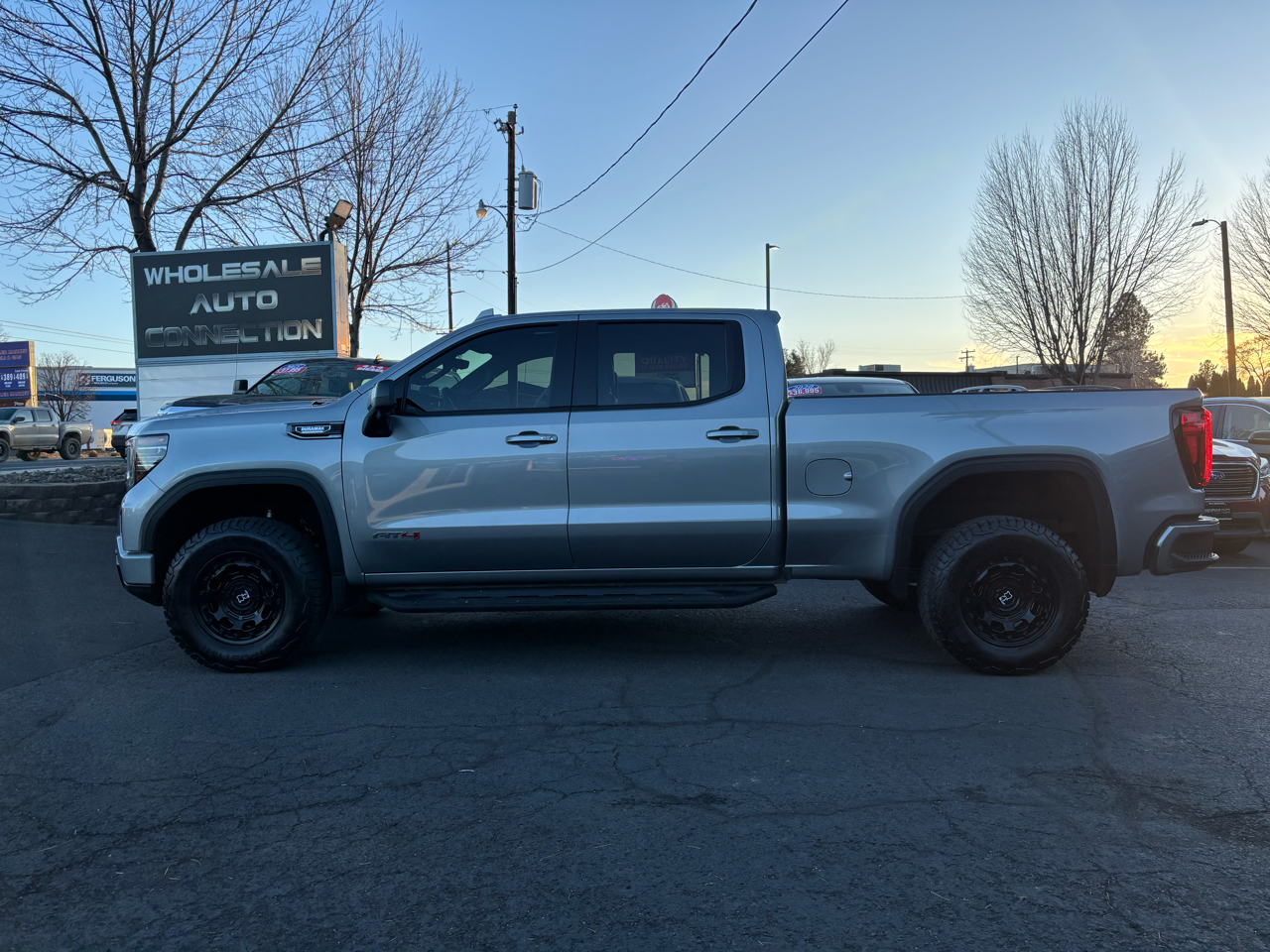 GMC Sierra 1500 AT4 Crew Cab 4WD 2024