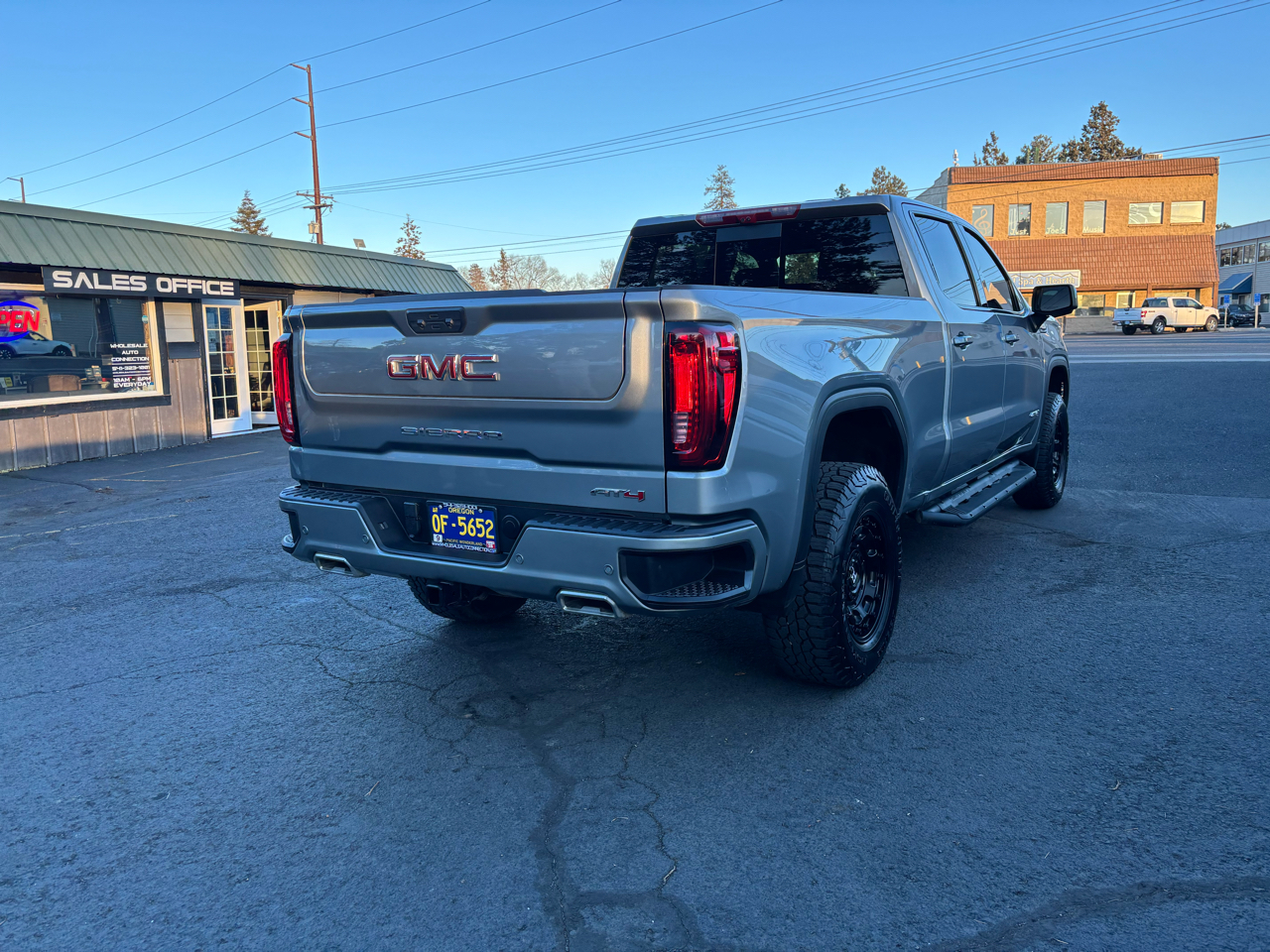 GMC Sierra 1500 AT4 Crew Cab 4WD 2024