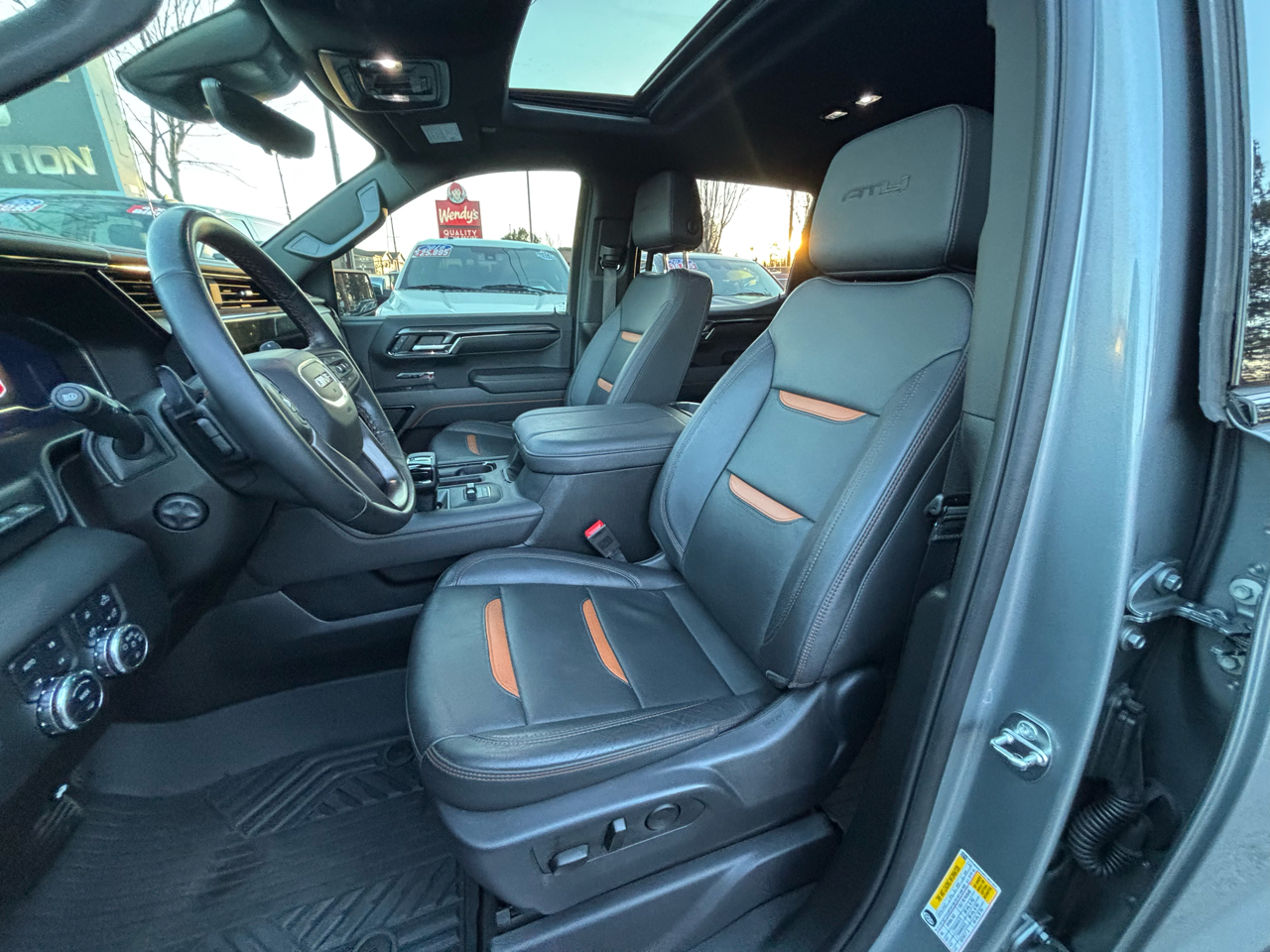 GMC Sierra 1500 AT4 Crew Cab 4WD 2024