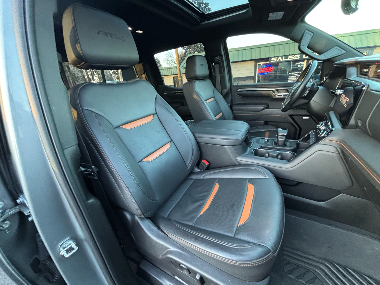 GMC Sierra 1500 AT4 Crew Cab 4WD 2024