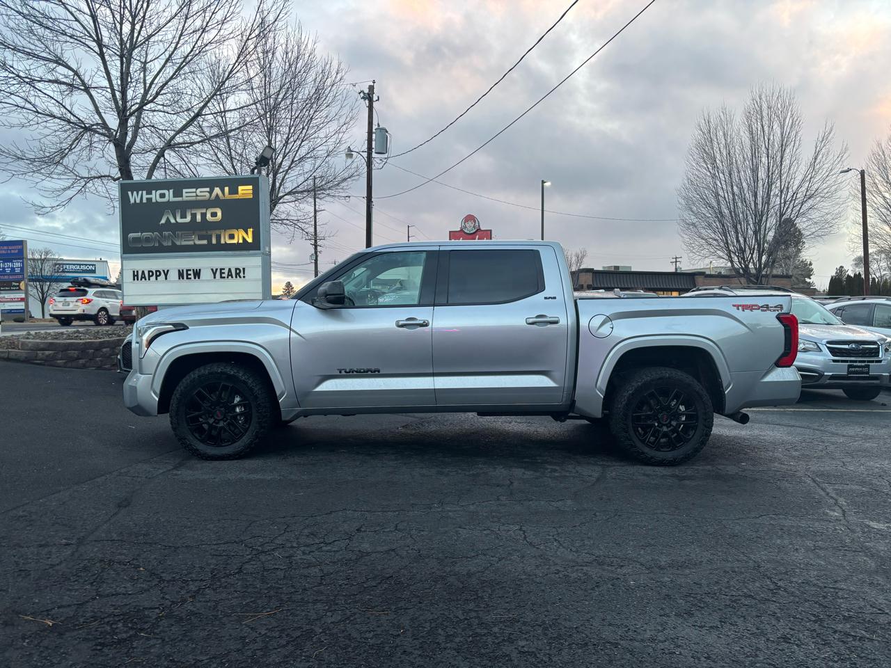 Toyota Tundra SR5 Crew Max 4WD 2023