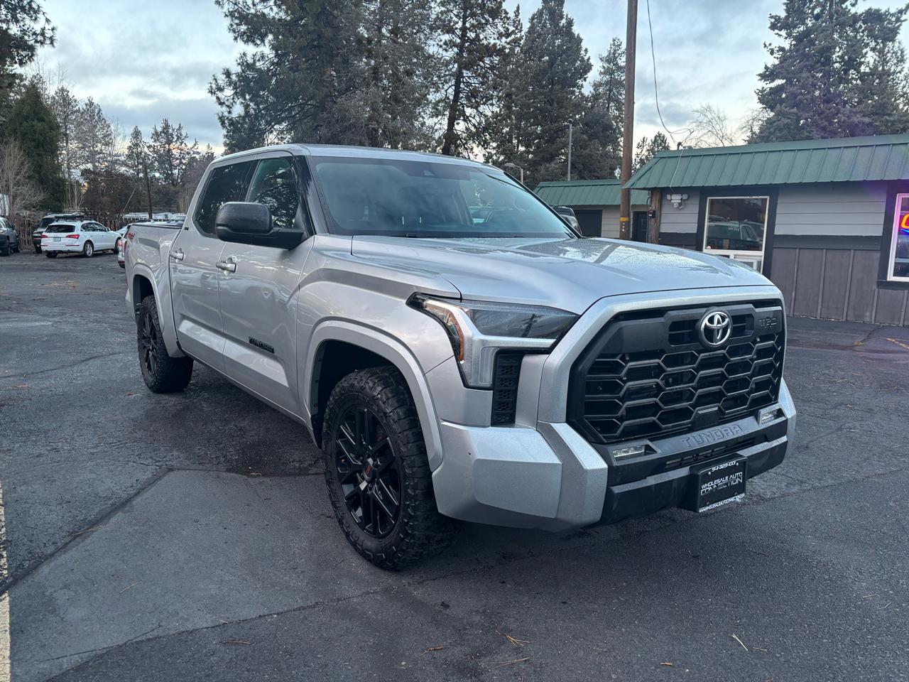 Toyota Tundra SR5 Crew Max 4WD 2023