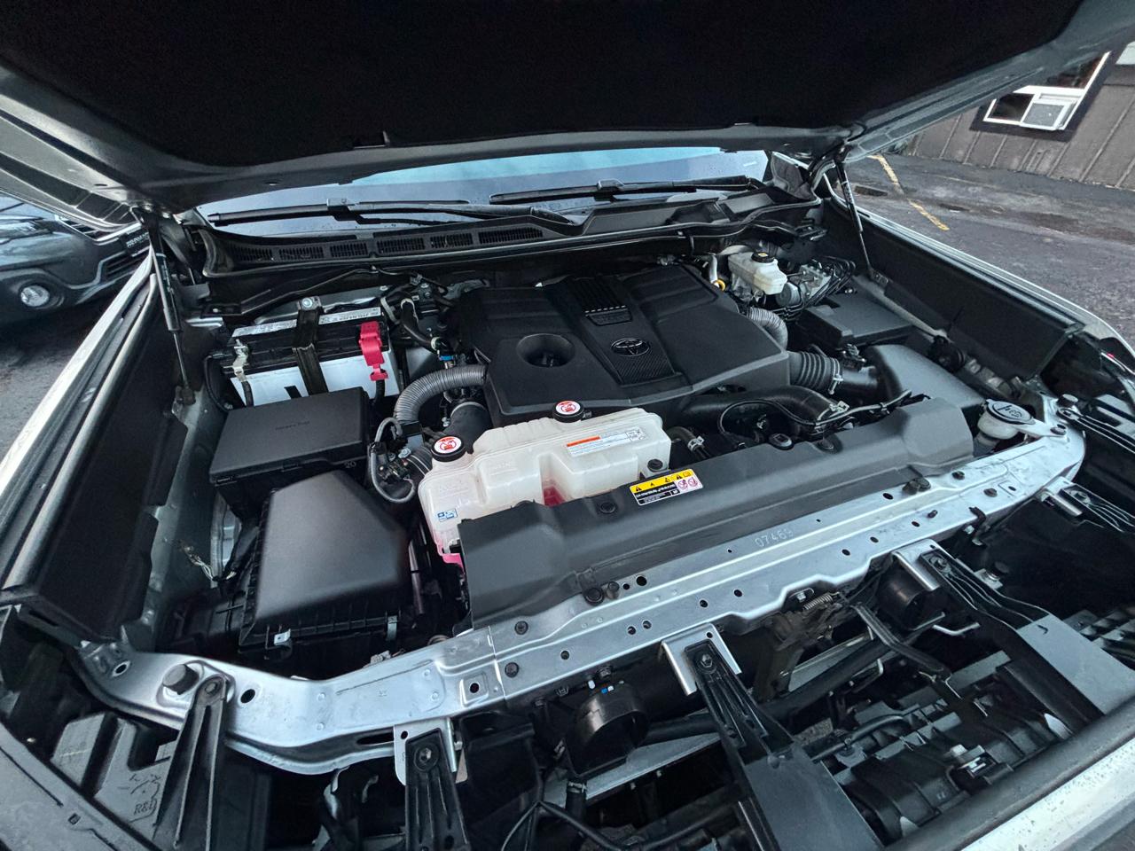 Toyota Tundra SR5 Crew Max 4WD 2023