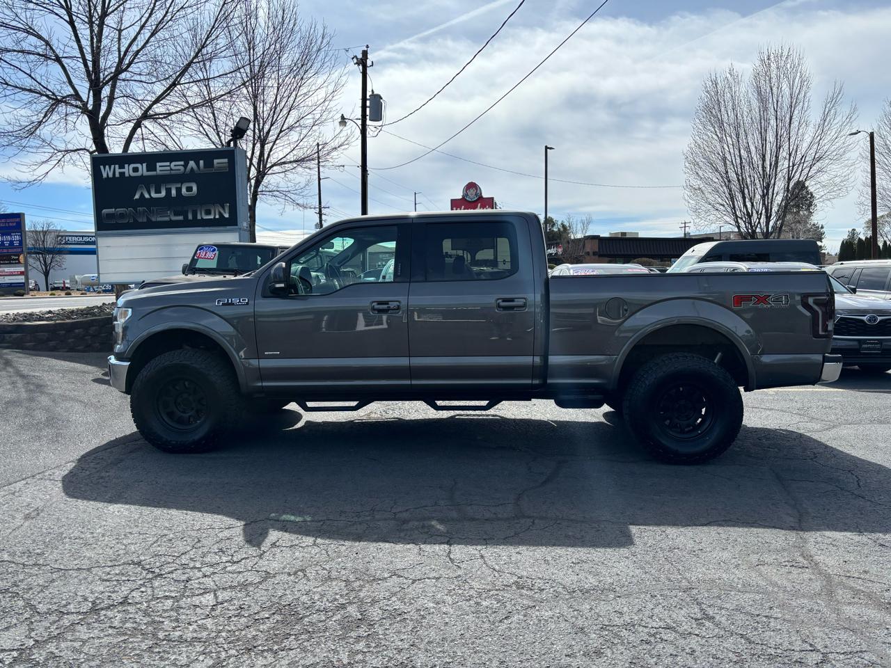 Ford F-150 4WD SuperCrew 145" Lariat 2015