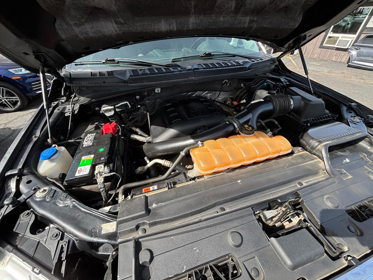 Ford F-150 4WD SuperCrew 145" Lariat 2015