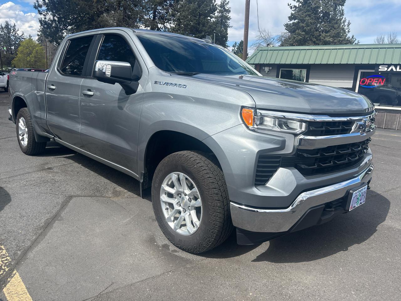 Chevrolet Silverado 1500 1LT Crew Cab 4WD 2023