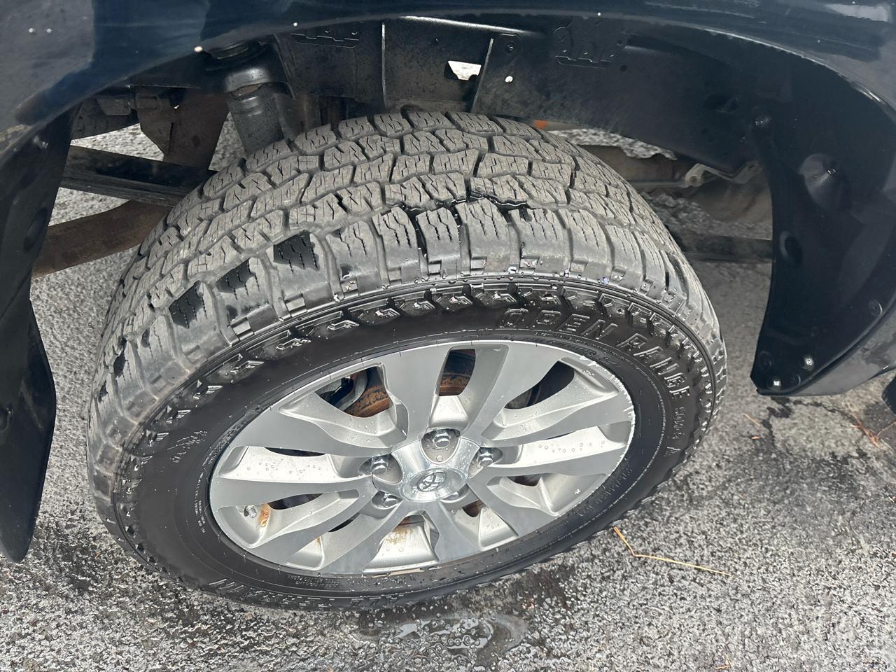 Toyota Tundra Platinum CrewMax 5.7L 4WD 2010