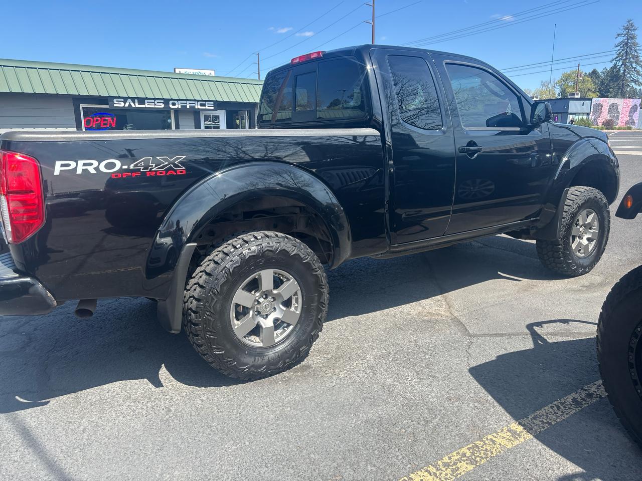 Nissan Frontier LE King Cab 4WD 2010