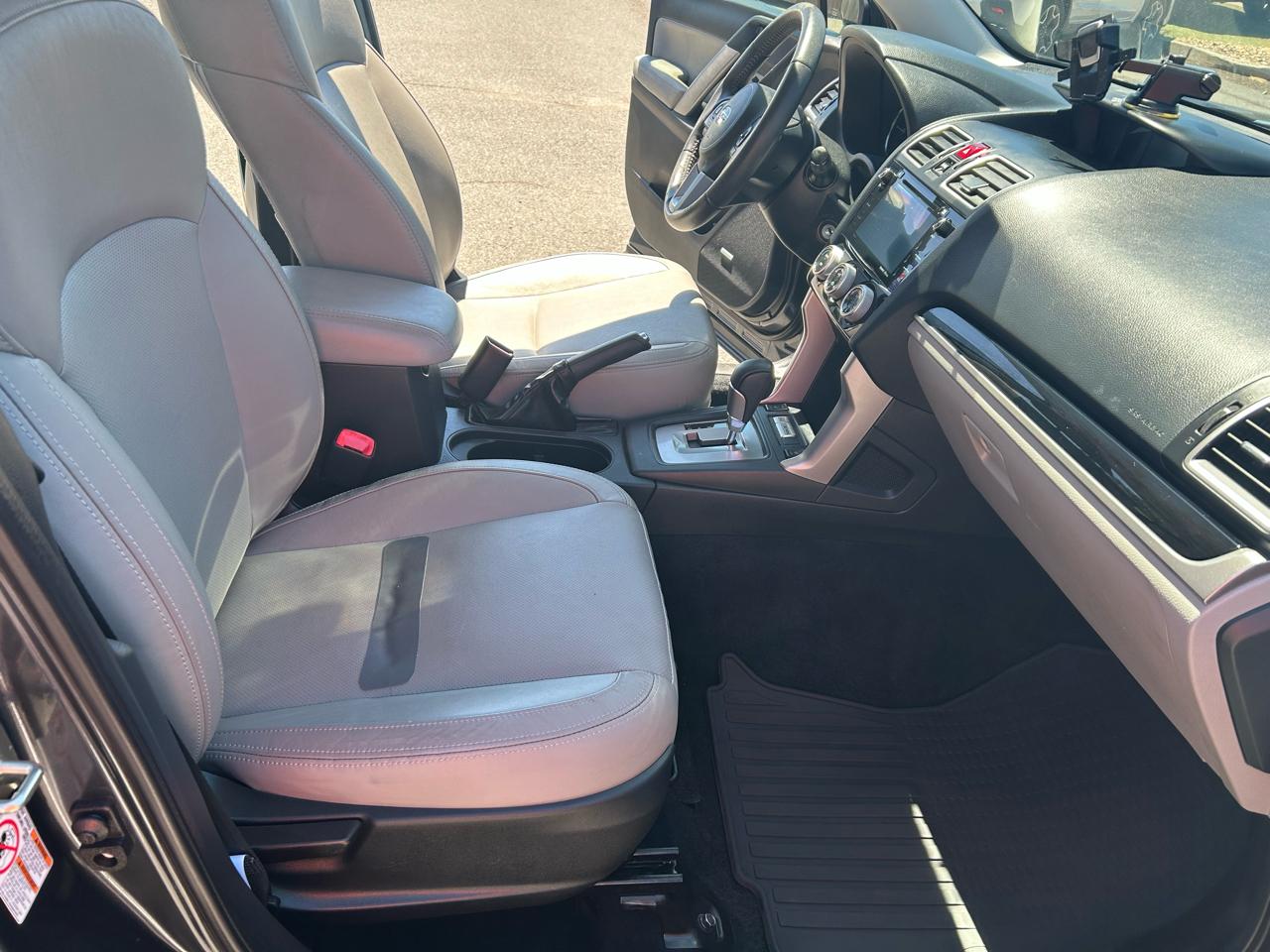 Subaru Forester 2.5i Limited w/EyeSight Pkg 2017