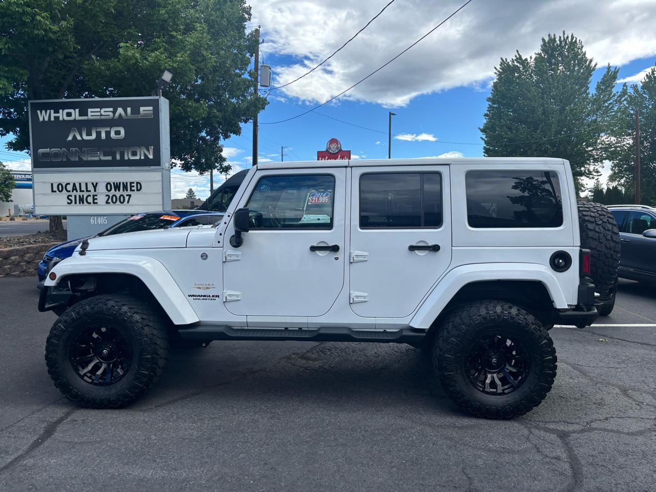 Jeep Wrangler Unlimited Sahara 4WD 2014