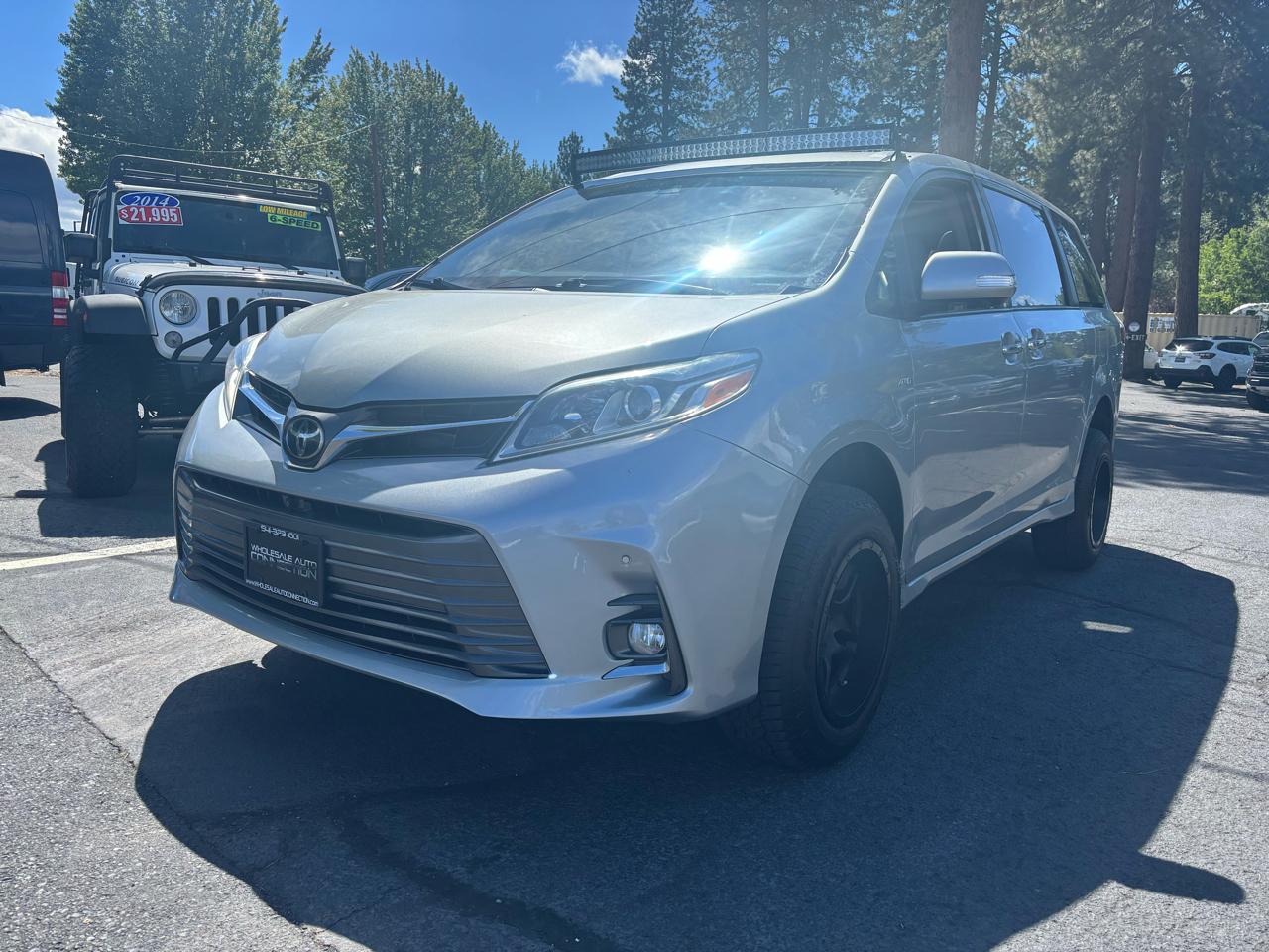 2019 Toyota Sienna Limited V6 AWD 7-Passenger's photo