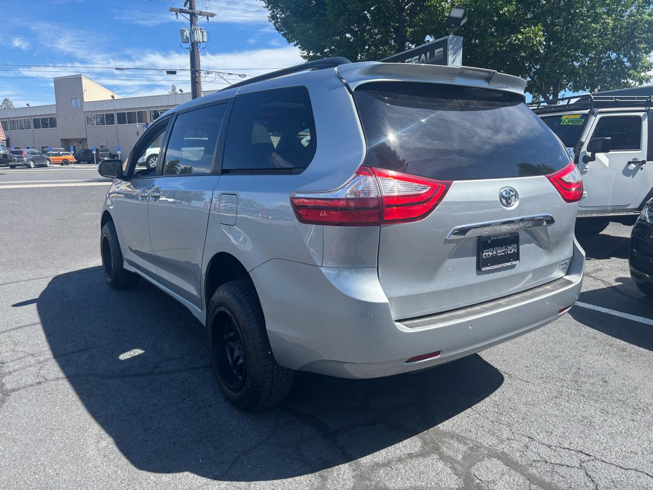 Toyota Sienna XLE 7-Passenger AWD 2019