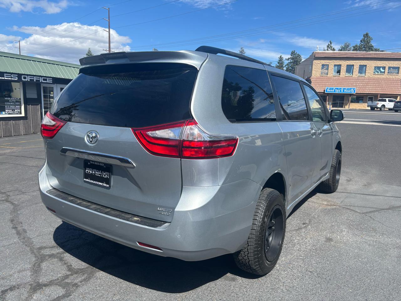 Toyota Sienna XLE 7-Passenger AWD 2019