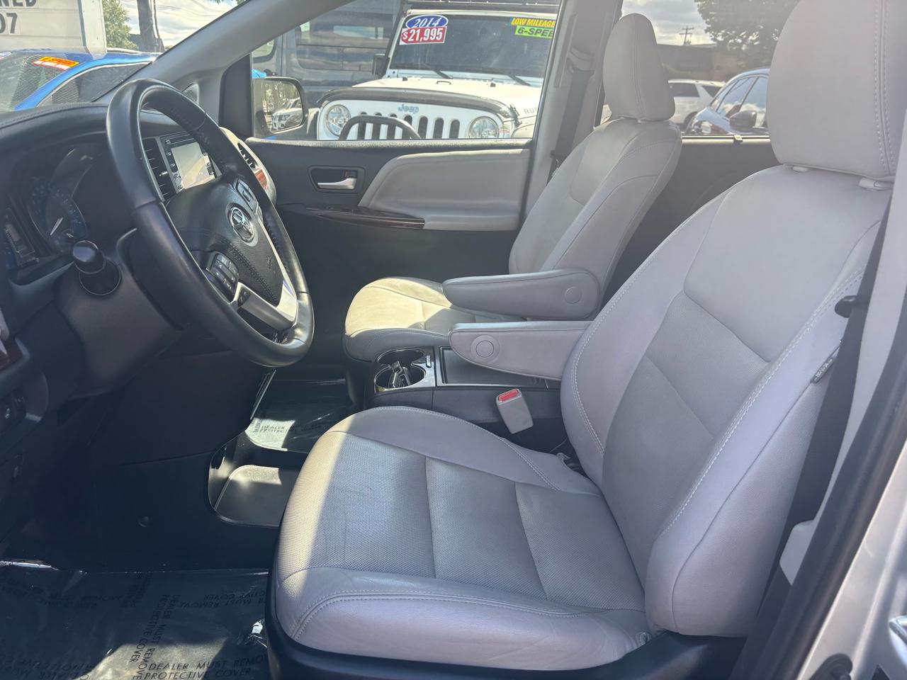 Toyota Sienna XLE 7-Passenger AWD 2019